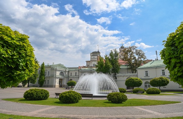 Prezidentūra atveria vidinį kiemą ir parką vasaros sezonui