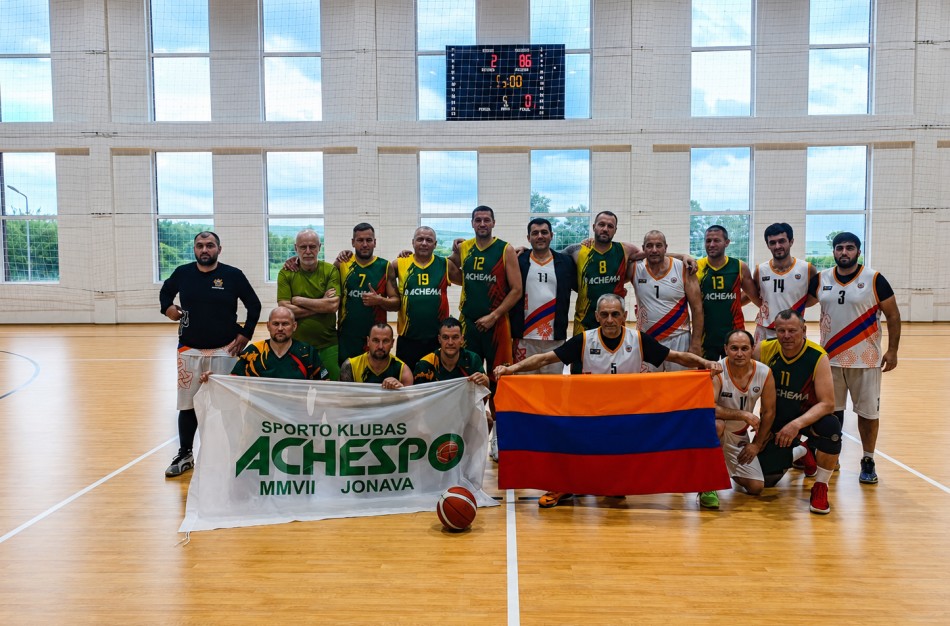 Tarptautiniame turnyre - kova prieš buvusį NBA krepšininką ir iškovotas sidabras