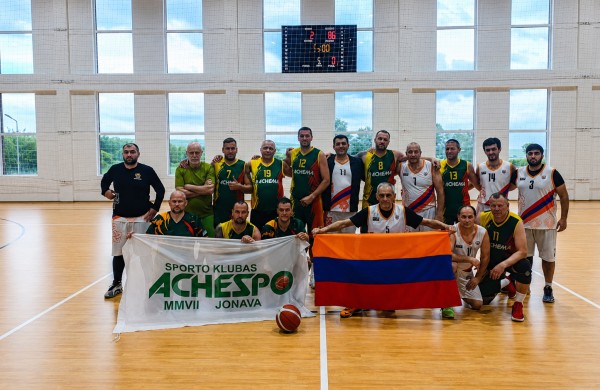 Tarptautiniame turnyre - kova prieš buvusį NBA krepšininką ir iškovotas sidabras