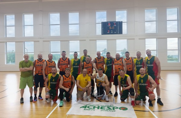 Tarptautiniame turnyre - kova prieš buvusį NBA krepšininką ir iškovotas sidabras