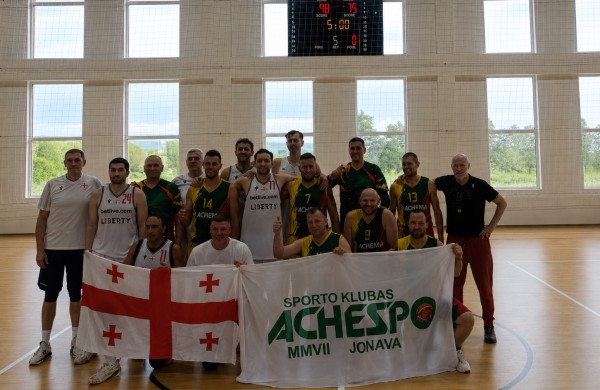Tarptautiniame turnyre - kova prieš buvusį NBA krepšininką ir iškovotas sidabras