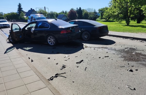 Kauno gatvėje susidūrė BMW ir Audi
