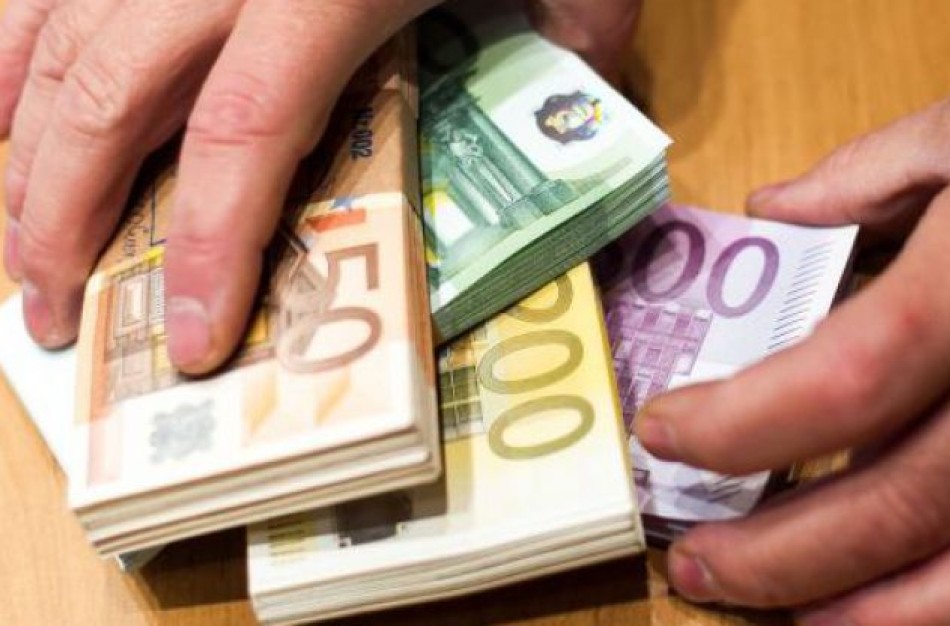 Valstybės tarnybos algų augimas normalizuojasi, bet dvi problemos lieka: regioninis atotrūkis ir specialistų algos