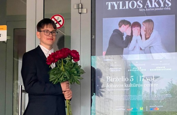 Pusmečio darbas virto triumfu: Jonavos kultūros centre sužibo filmo „Tylios akys“ premjera