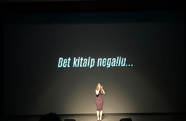 Pusmečio darbas virto triumfu: Jonavos kultūros centre sužibo filmo „Tylios akys“ premjera