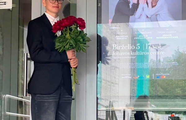 Pusmečio darbas virto triumfu: Jonavos kultūros centre sužibo filmo „Tylios akys“ premjera