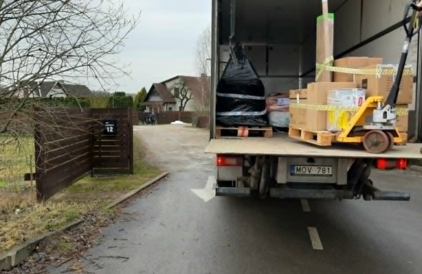 Jonavietė skundžiasi dėl „Ermitažo“ kaimynystėje kylančių nepatogumų: bendrovė žada atkreipti dėmesį