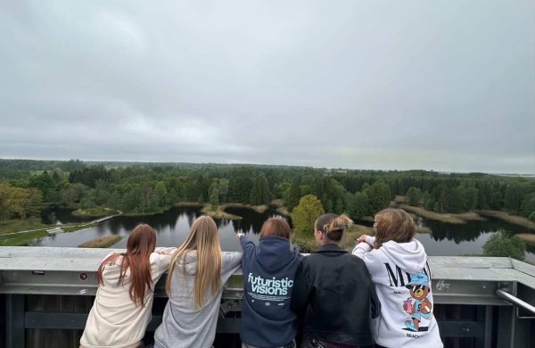 Projektas „Kita stotelė – AŠ!“ įpusėjo: laikas pasidžiaugti pasiekimais ir pasiruošti laukiantiems nuotykiams 