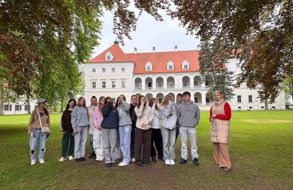 Projektas „Kita stotelė – AŠ!“ įpusėjo: laikas pasidžiaugti pasiekimais ir pasiruošti laukiantiems nuotykiams 