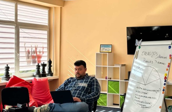 Projektas „Kita stotelė – AŠ!“ įpusėjo: laikas pasidžiaugti pasiekimais ir pasiruošti laukiantiems nuotykiams 