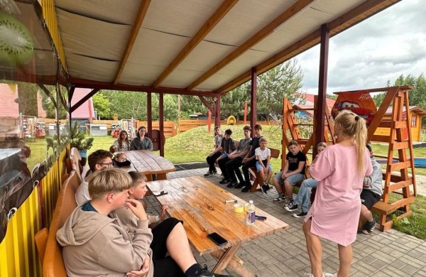 Projektas „Kita stotelė – AŠ!“ įpusėjo: laikas pasidžiaugti pasiekimais ir pasiruošti laukiantiems nuotykiams 