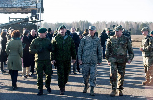 NATO šalių ambasadoriai Rukloje aptarė NATO buvimo didinimą rytinėje Aljanso dalyje 