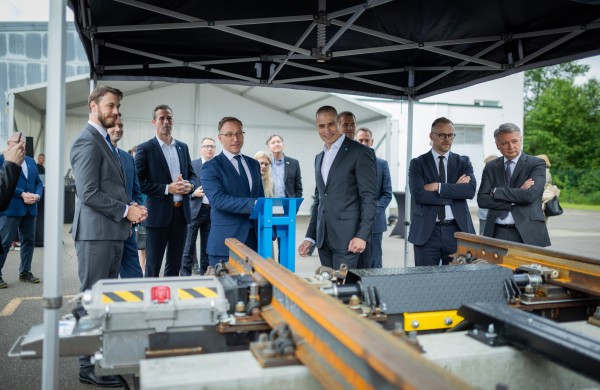 Jonava pasitinka naują „Rail Baltica“ etapą: į rajoną atkeliaus Lietuvoje pagaminti iešmai