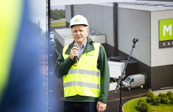 Jonavoje įkasta „Miko ir Tado leidyklos“ laiko kapsulė – iškils moderni kartono pakuočių gamykla