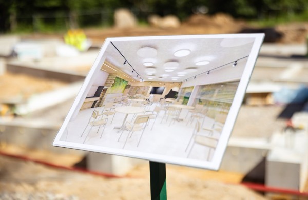 Užusaliuose pradedamos naujų slaugos namų statybos: įkasta kapsulė ateities kartoms