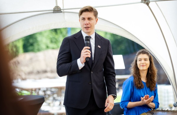 Užusaliuose pradedamos naujų slaugos namų statybos: įkasta kapsulė ateities kartoms