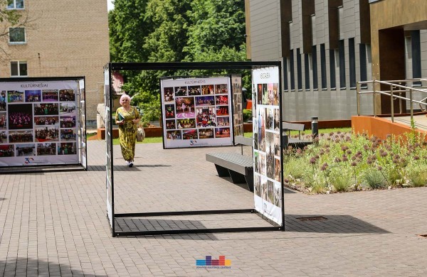 Prie Jonavos kultūros centro atidaryta 30-mečio paroda
