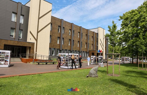 Prie Jonavos kultūros centro atidaryta 30-mečio paroda
