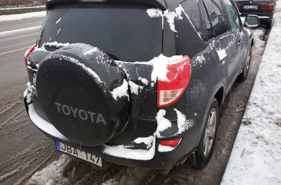 Naktį pavogtas brangus TOYOTA automobilis, jonaviečiai prašo visuomenės pagalbos