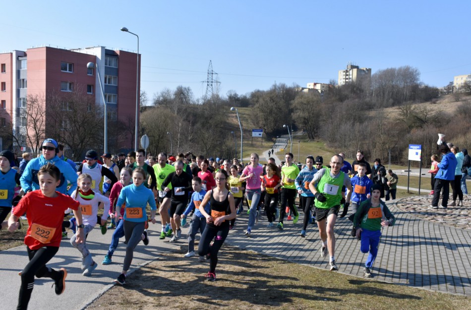 Aplink tvenkinius ratus suko ir ilgų nuotolių bėgikai