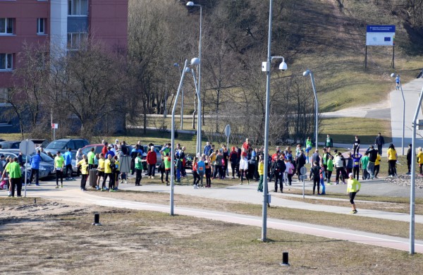 Aplink tvenkinius ratus suko ir ilgų nuotolių bėgikai