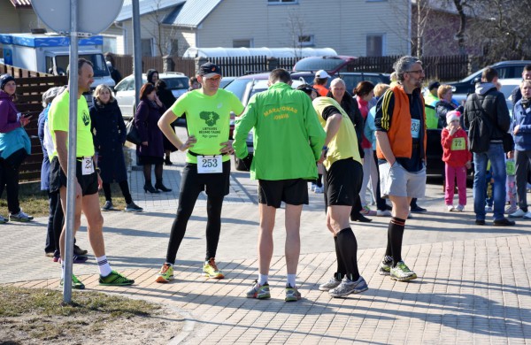 Aplink tvenkinius ratus suko ir ilgų nuotolių bėgikai