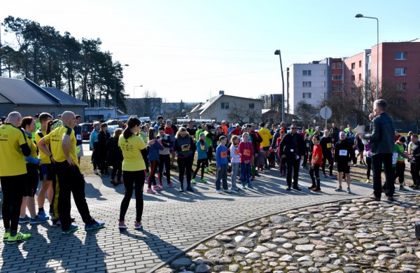 Aplink tvenkinius ratus suko ir ilgų nuotolių bėgikai