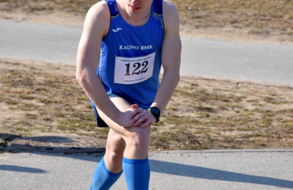 Aplink tvenkinius ratus suko ir ilgų nuotolių bėgikai