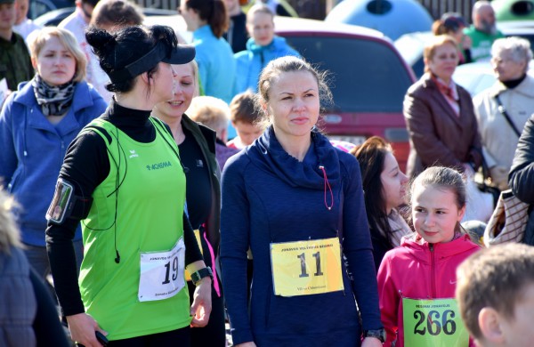 Aplink tvenkinius ratus suko ir ilgų nuotolių bėgikai