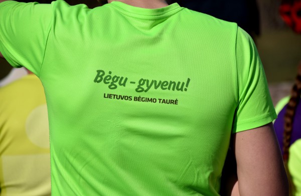 Aplink tvenkinius ratus suko ir ilgų nuotolių bėgikai