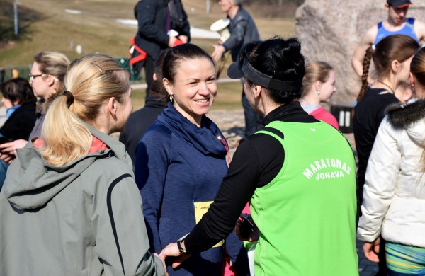 Aplink tvenkinius ratus suko ir ilgų nuotolių bėgikai