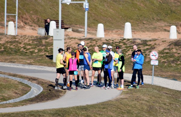 Aplink tvenkinius ratus suko ir ilgų nuotolių bėgikai