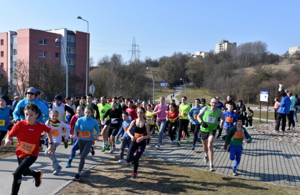 Aplink tvenkinius ratus suko ir ilgų nuotolių bėgikai