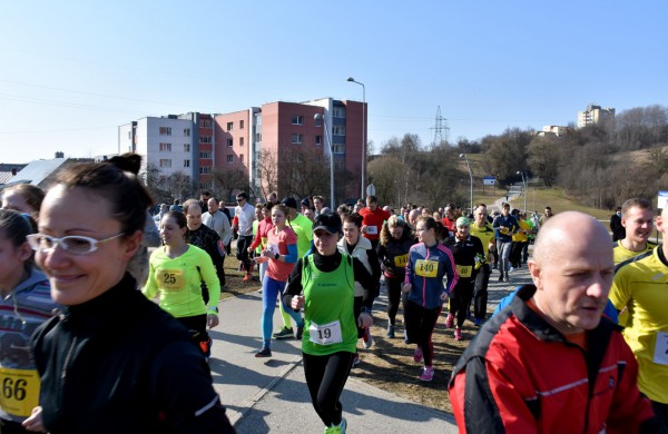 Aplink tvenkinius ratus suko ir ilgų nuotolių bėgikai