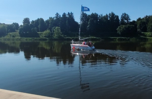 Jonava sako „švartuokitės!“ - Neries krantinėje atidaryta mažųjų laivų prieplauka