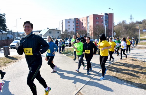 Aplink tvenkinius ratus suko ir ilgų nuotolių bėgikai