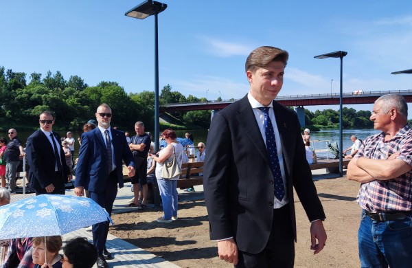 Jonava sako „švartuokitės!“ - Neries krantinėje atidaryta mažųjų laivų prieplauka