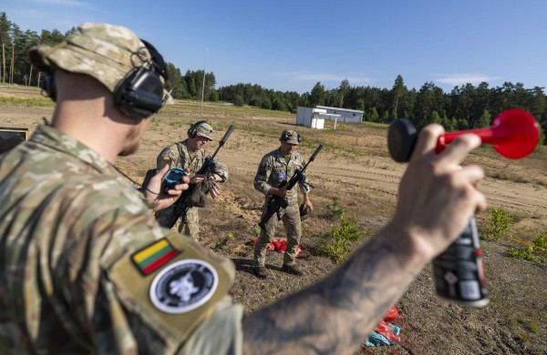 NATO šalių snaiperiai Gaižiūnų poligone varžosi dėl taikliausiojo titulo
