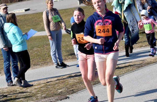 Aplink tvenkinius ratus suko ir ilgų nuotolių bėgikai