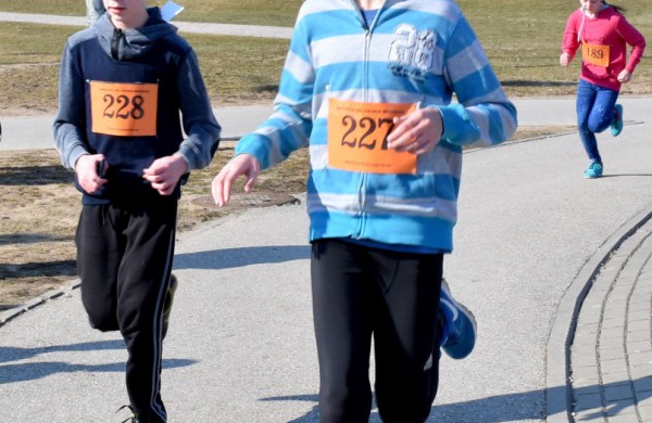 Aplink tvenkinius ratus suko ir ilgų nuotolių bėgikai