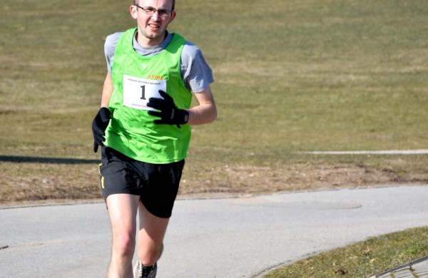 Aplink tvenkinius ratus suko ir ilgų nuotolių bėgikai