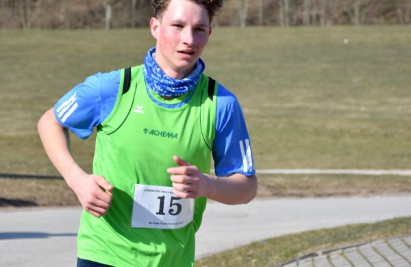 Aplink tvenkinius ratus suko ir ilgų nuotolių bėgikai