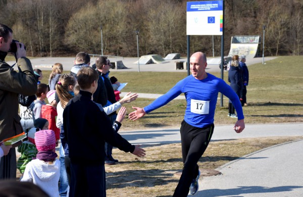 Aplink tvenkinius ratus suko ir ilgų nuotolių bėgikai