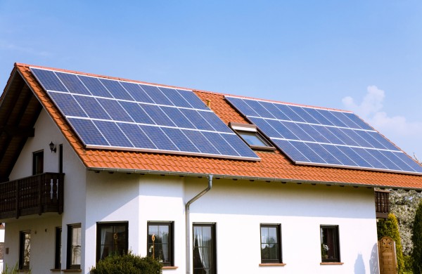 APVA sparčiai vertina saulės elektrinių paraiškas: per mėnesį išnagrinėta didžioji dalis gautų paraiškų, lėšos jau pasiekia gyventojus