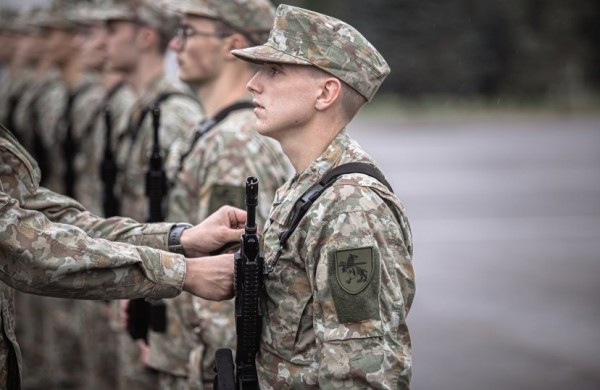 Prašymų pradėti privalomąją pradinę karo tarnybą savo noru – daugiau kaip 8,1 tūkstančio: šiais metais tarnybą galės pradėti ne visi norintieji
