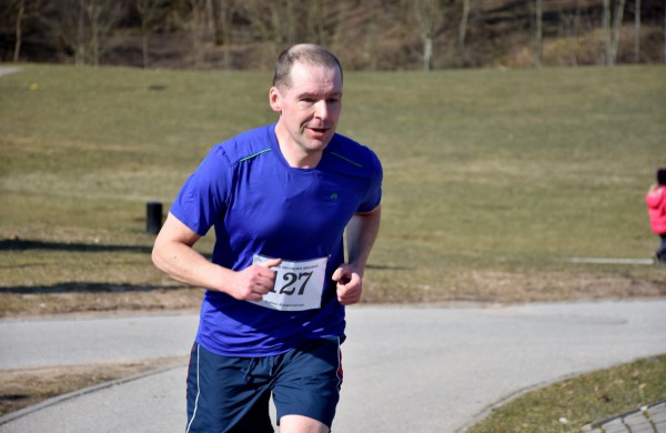 Aplink tvenkinius ratus suko ir ilgų nuotolių bėgikai