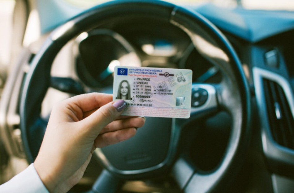 Pakeitėte pavardę? „Regitra“ primena per kiek laiko reikėtų atsinaujinti vairuotojo pažymėjimą