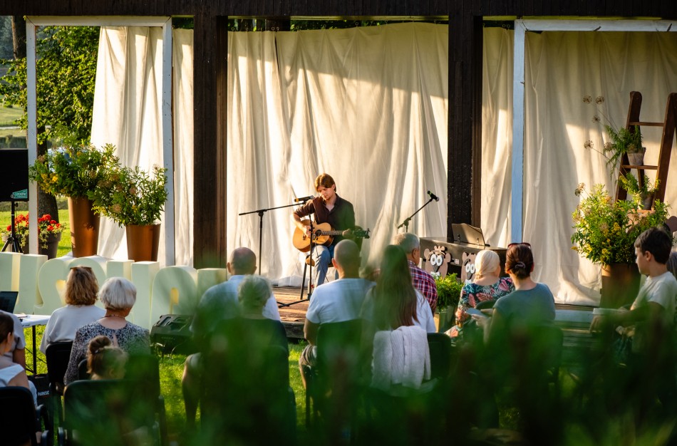 Užusaliuose nuskambėjo Respublikinis muzikos festivalis „Dainos prie Šešuvos“
