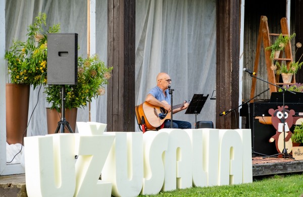 Užusaliuose nuskambėjo Respublikinis muzikos festivalis „Dainos prie Šešuvos“