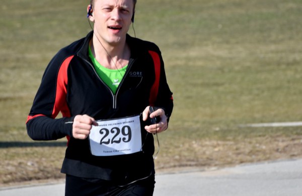 Aplink tvenkinius ratus suko ir ilgų nuotolių bėgikai